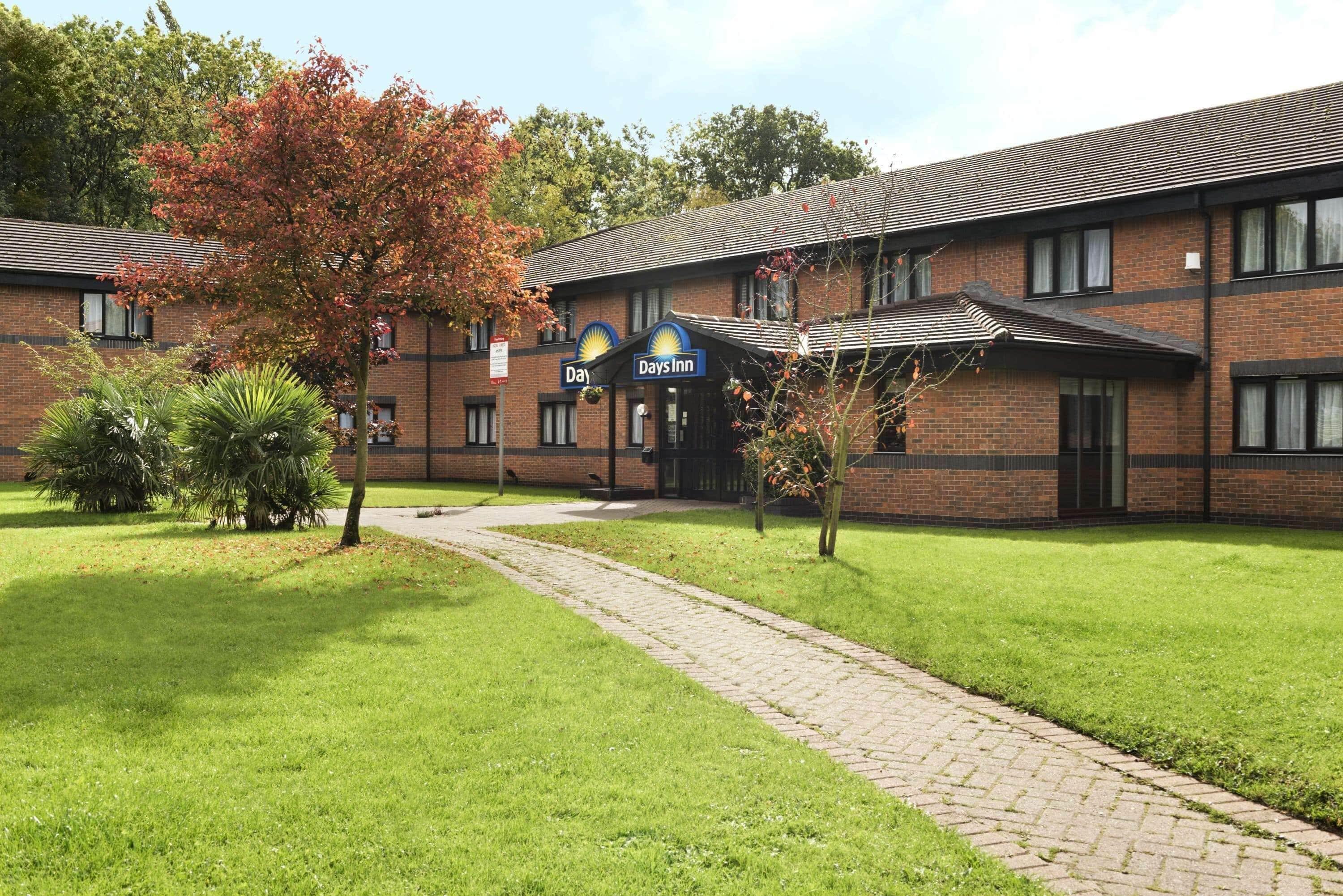 Staying Near Warwick Castle: 4 Family Hotels Compared