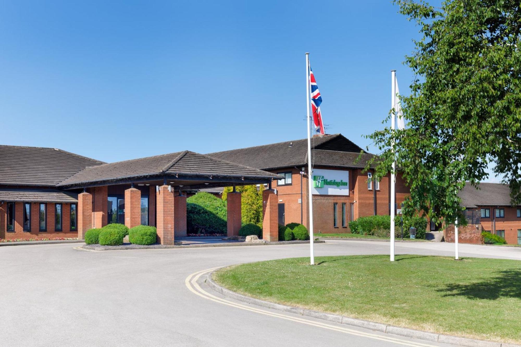 4 Family Hotels Close to Wingfield Manor Worth Booking