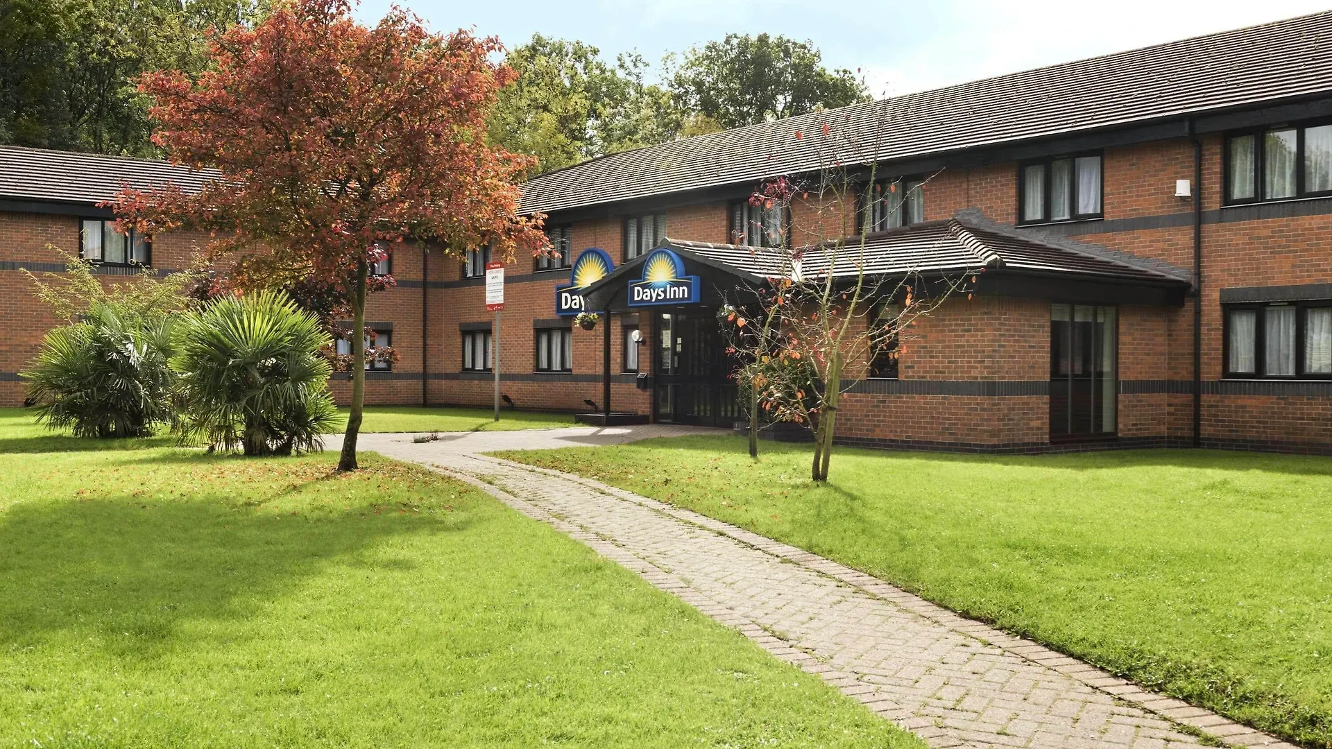 Staying Near Warwick Castle: 4 Family Hotels Compared