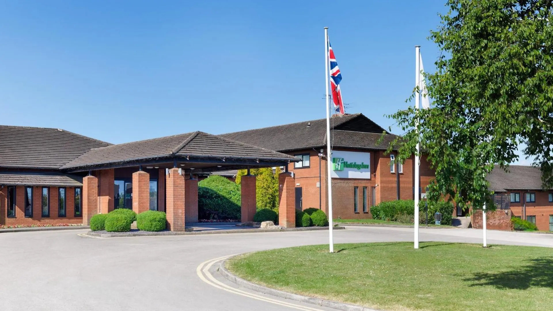 4 Family Hotels Close to Wingfield Manor Worth Booking